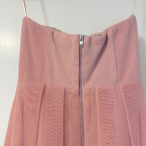 Elliatt Elysian High-low size Dress in Blush with mesh overlay - Picture 6 of 7